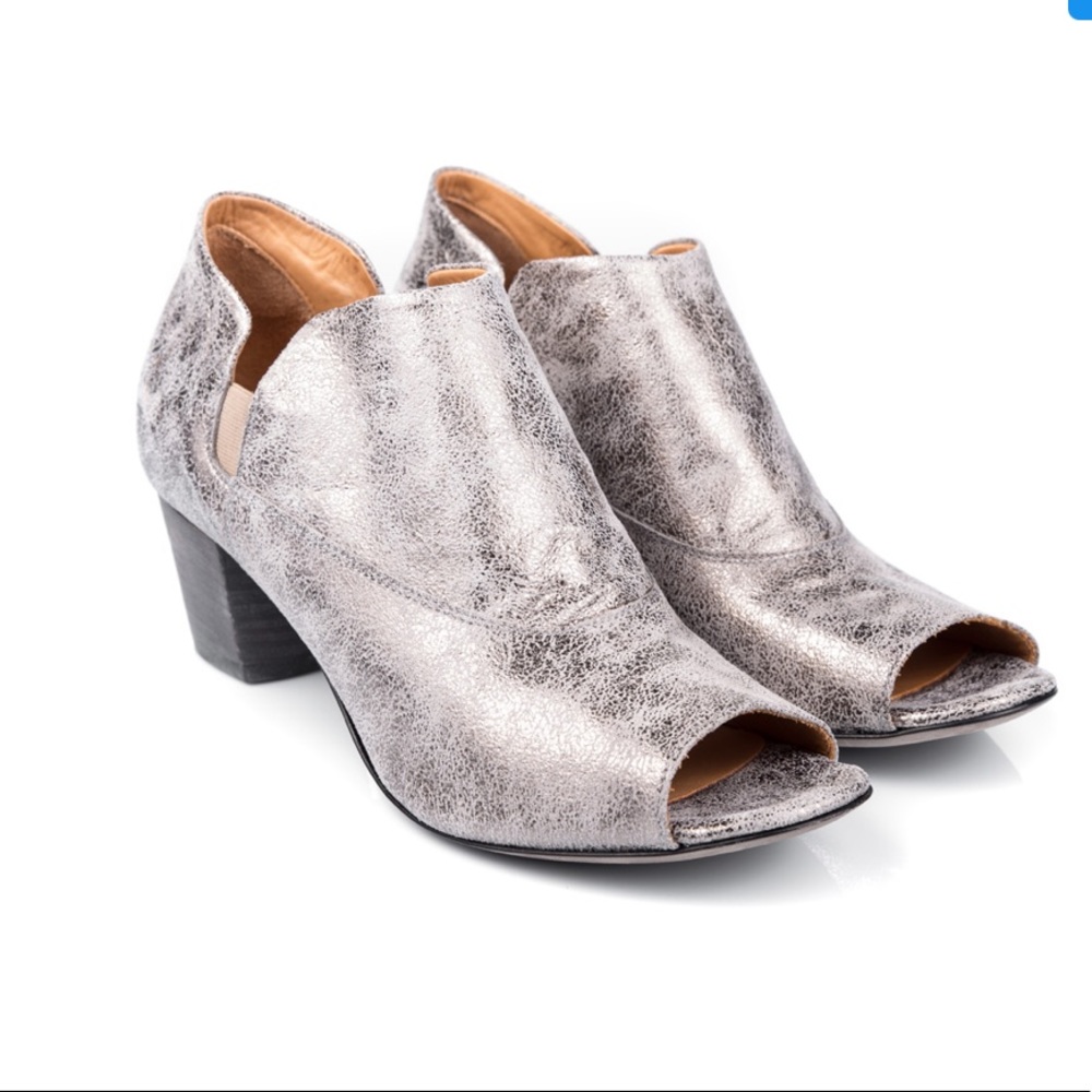 Beautiful Italian Leather Gidigio Booties